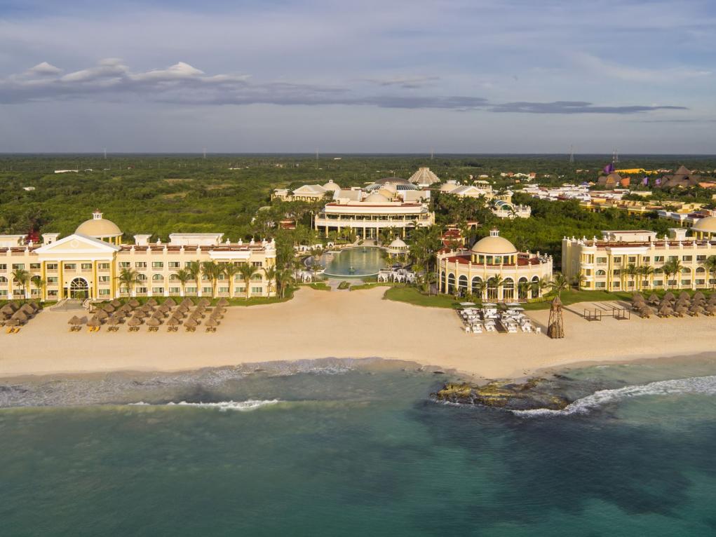 Iberostar Grand Paraiso (also valid for Staff’s Family & Friends even if the Staff member is not travelling!)