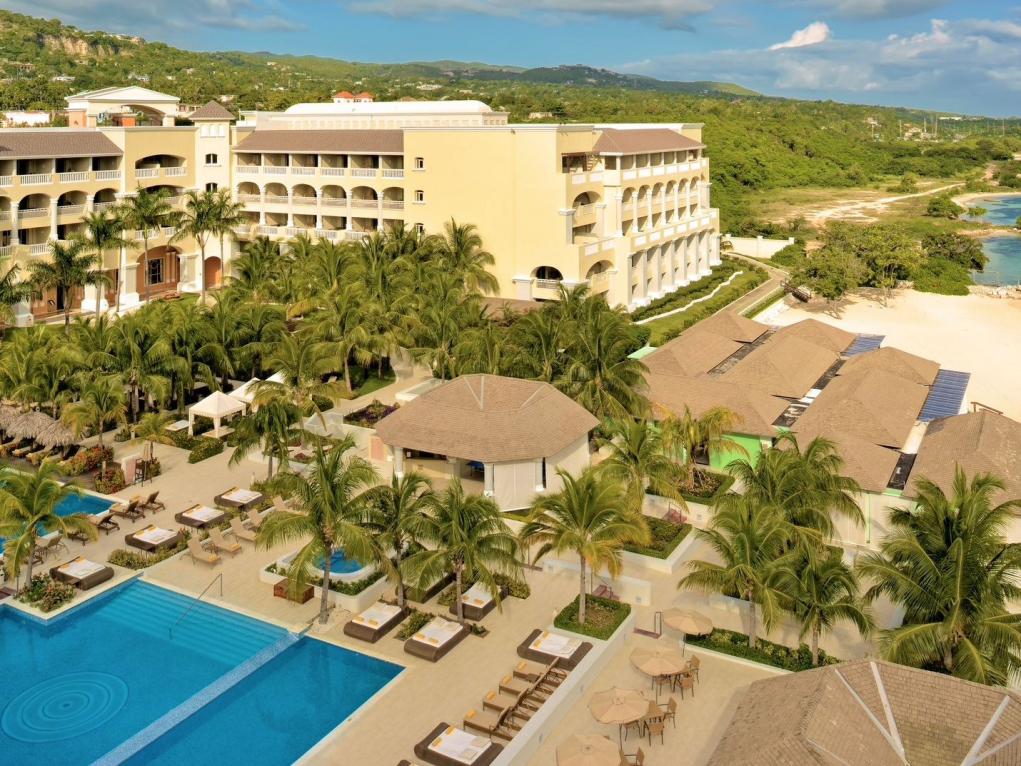 Iberostar Grand Rose Hall (also valid for Staff’s Family & Friends even if the Staff member is not travelling!)